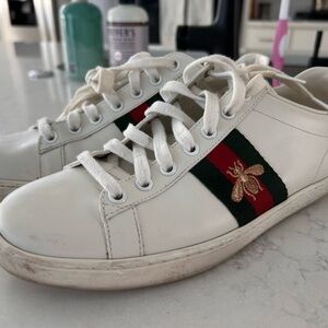 Women's Gucci Ace sneaker with Bee